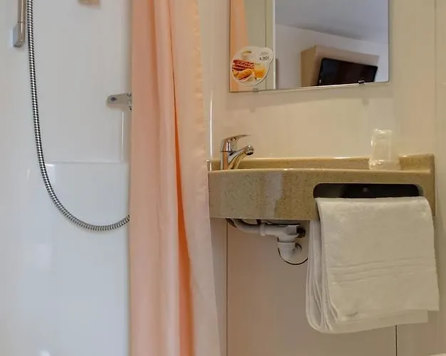 Отель Premiere Classe Lyon Sud - A7 2*