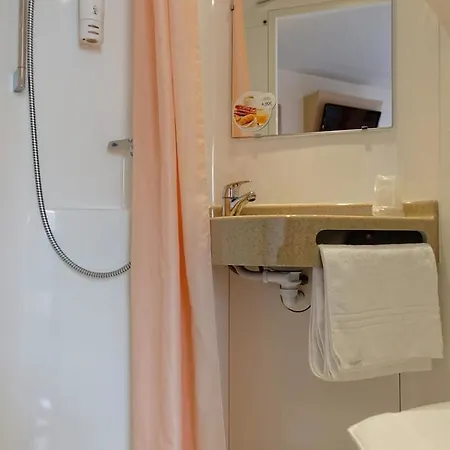 Hotel Premiere Classe Lyon Sud - - Pierre Benite 2*